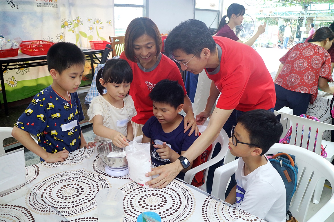 HKRI Care and Share Volunteers and Children Try their Hand at Making Traditional Snacks